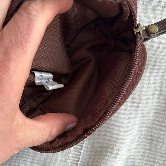 Bueno Tapestry Coin Purse  with Vintage Floral Design - Picture 8 of 13